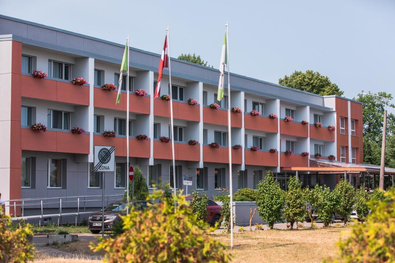 Hotel Mezaparks Riga Buitenkant foto